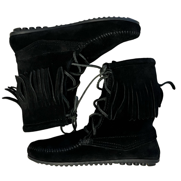 Minnetonka Boots Womens Size 6 Black Suede Fringe Lace Up Moccasin Hardsole 429 - Picture 3 of 7